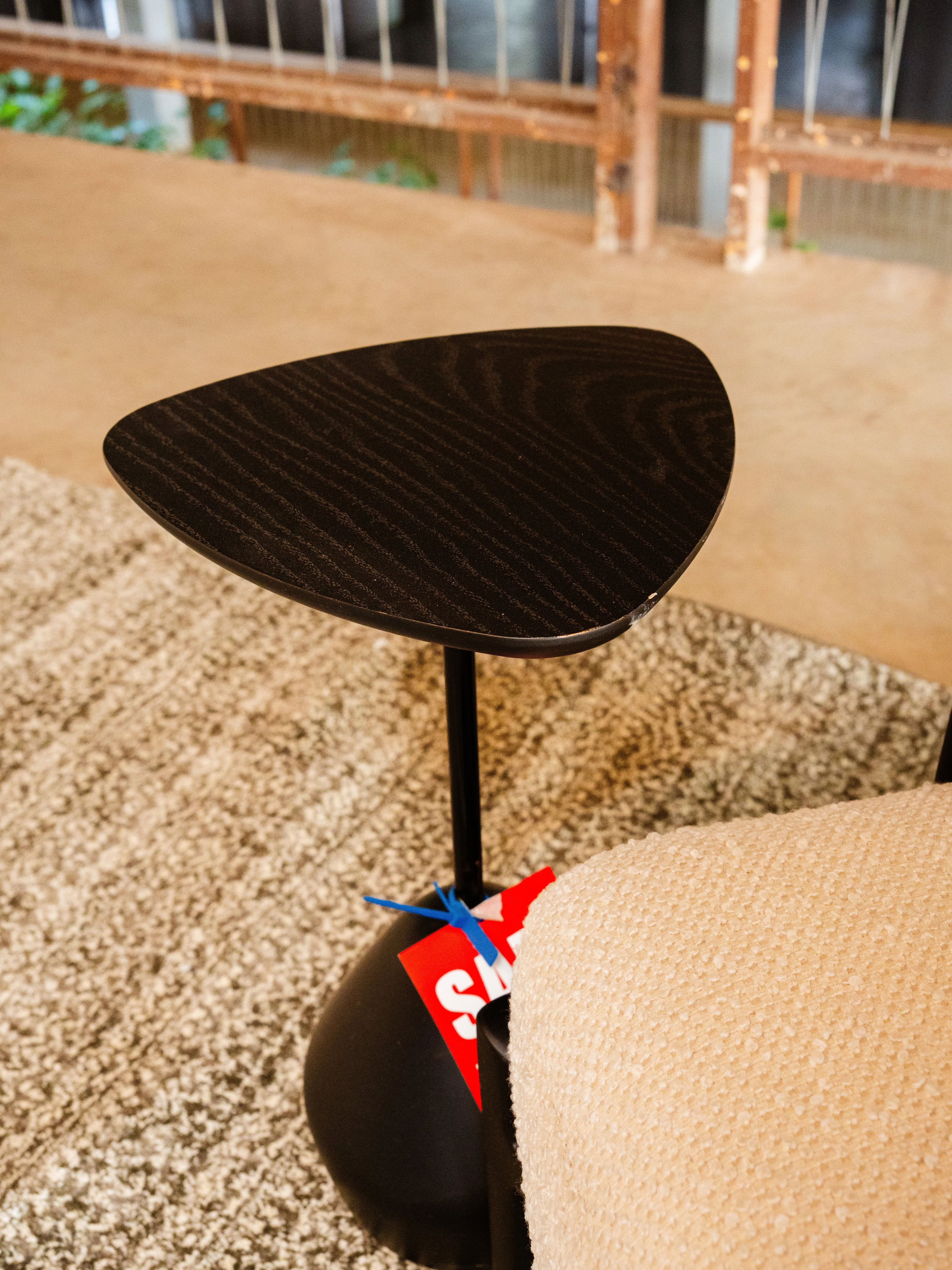 Detalhe de mobiliário selecionado pela curadoria Outlet Mobiliário